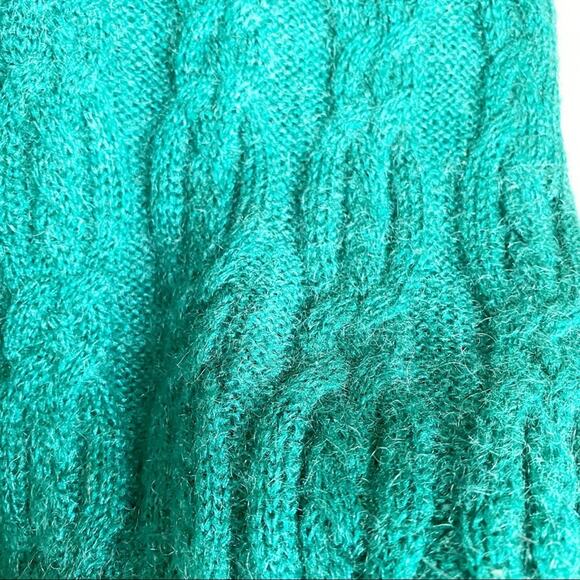 Benetton Green V-Neck Braid Cable Pattern Sweater Size Large - Picture 6 of 9
